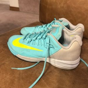 Women’s Nike Luna roam size 7.5